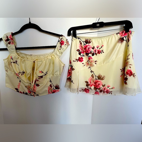 Dresses & Skirts - FLORAL TWO PIECE SET NWOT